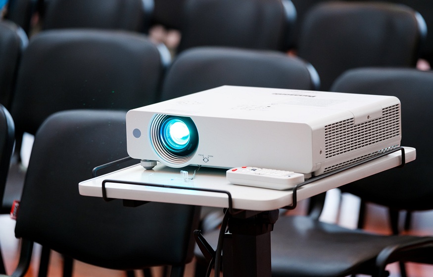 How does renting a projector affect business finance?